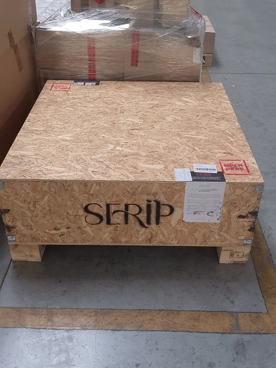 Люстра в заводском деревянном ящике фабрики Serip на складе